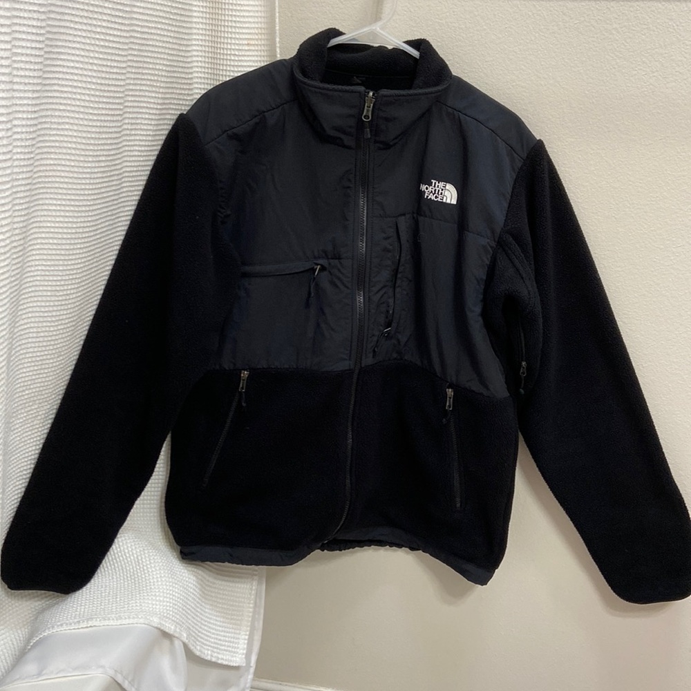 Men’s The North Face black fleece zip up jacket. Polartec recycled. Size medium.